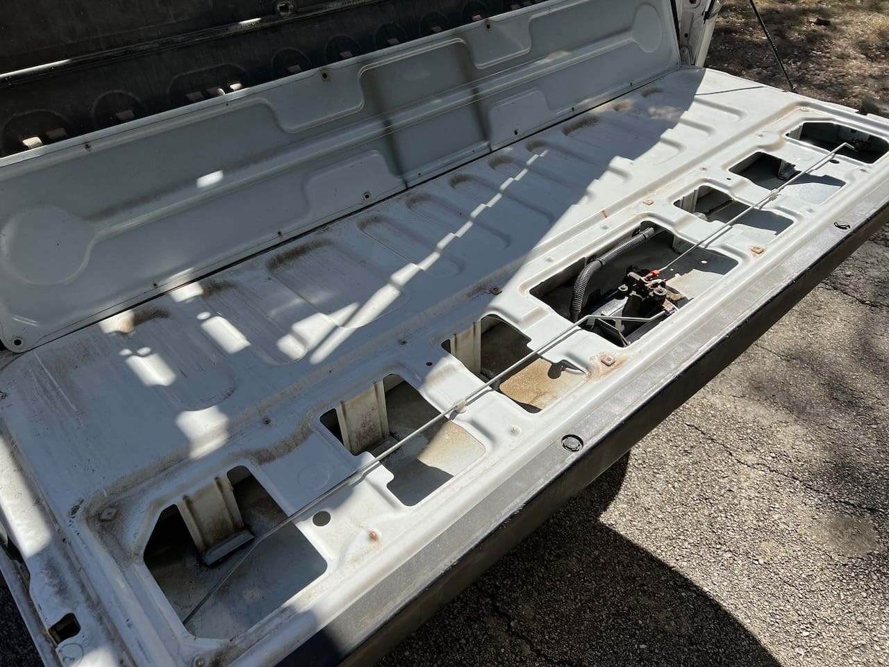 Access cover on inside of tailgate is held on with 8 torx bolts that need to be removed.