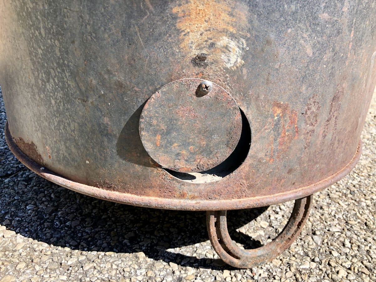 The bottom vent on the Pit Barrel Cooker is simple. It’s attached with a single screw and you push it to one side to adjust. That’s it. 