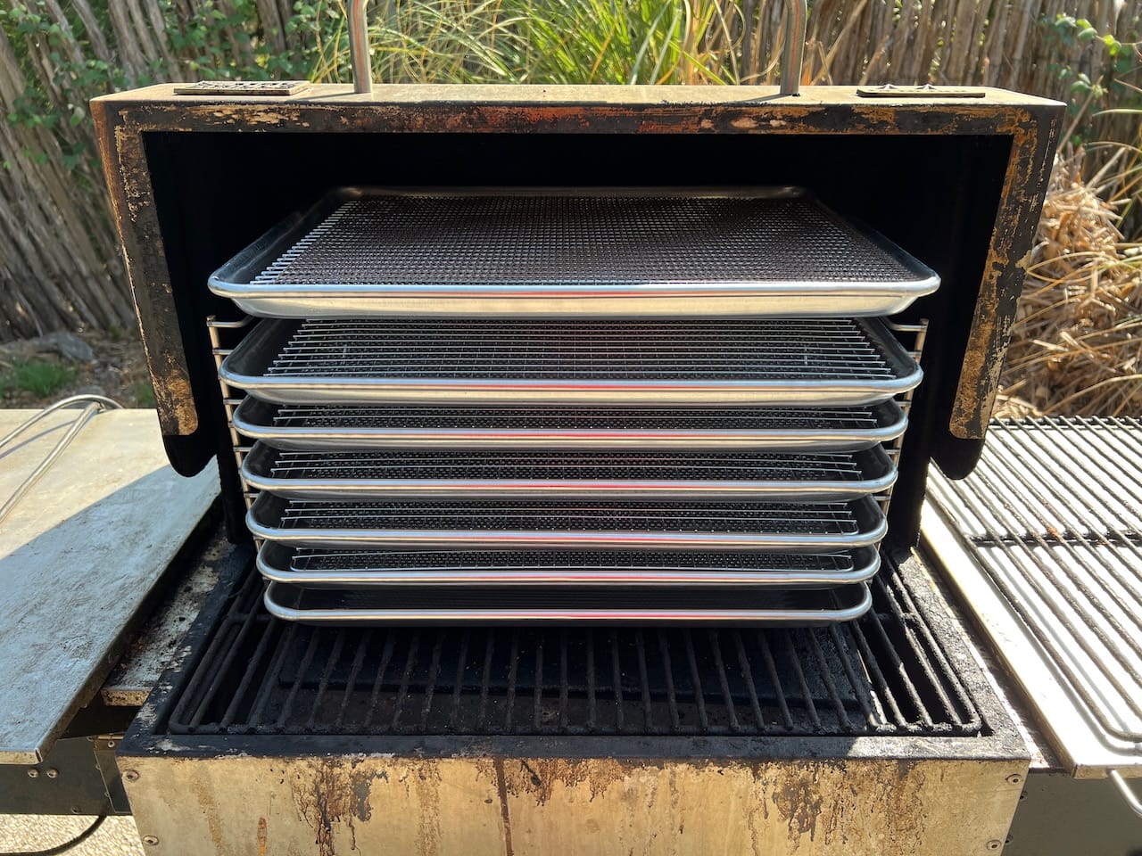 Bull Rack BR6 on MAK 2 Star pellet grill.